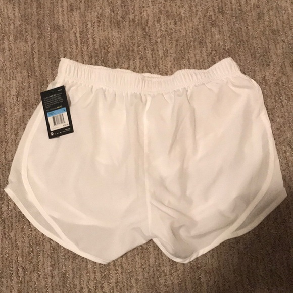 White nike shorts NWT - Picture 2 of 3